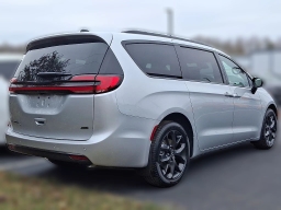 Chrysler Pacifica Select AWD 2026