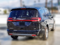 Chrysler Pacifica Select AWD 2026