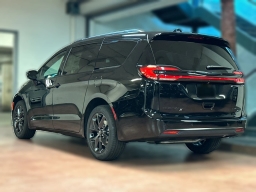 Chrysler Pacifica Limited AWD 2026