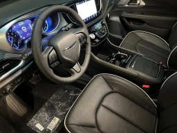Chrysler Pacifica Limited AWD 2026