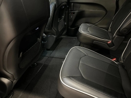 Chrysler Pacifica Limited AWD 2026