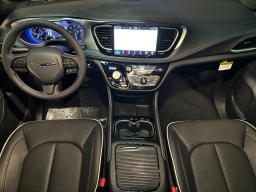 Chrysler Pacifica Limited AWD 2026