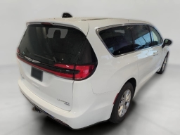 Chrysler Pacifica Limited AWD 2026