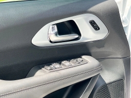 Chrysler Pacifica Limited AWD 2026