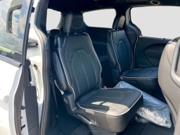 Chrysler Pacifica Limited AWD 2026