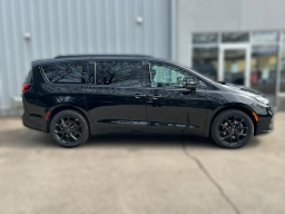 Chrysler Pacifica Limited AWD 2026