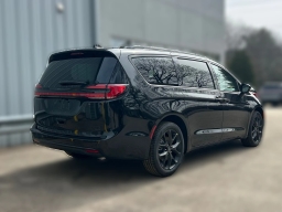 Chrysler Pacifica Limited AWD 2026