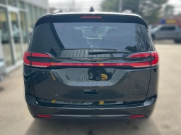 Chrysler Pacifica Limited AWD 2026