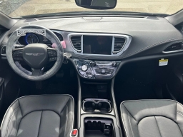 Chrysler Pacifica Limited AWD 2026