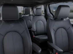 Chrysler Pacifica Limited AWD 2026