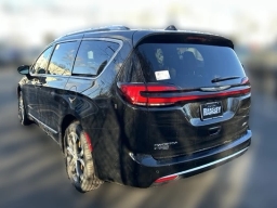Chrysler Pacifica Pinnacle AWD 2026