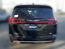 Chrysler Pacifica Pinnacle AWD 2026