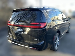 Chrysler Pacifica Pinnacle AWD 2026