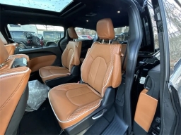 Chrysler Pacifica Pinnacle AWD 2026