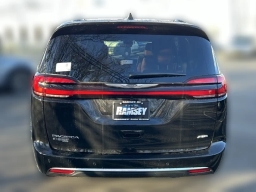 Chrysler Pacifica Pinnacle AWD 2026