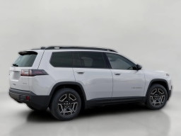 Jeep Cherokee Laredo 4x4 2026