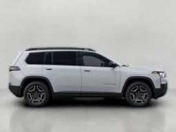 Jeep Cherokee Laredo 4x4 2026
