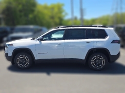 Jeep Cherokee Laredo 4x4 2026
