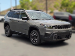 Jeep Cherokee Laredo 4x4 2026