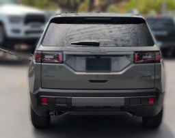 Jeep Cherokee Laredo 4x4 2026