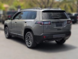 Jeep Cherokee Laredo 4x4 2026