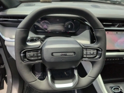 Jeep Cherokee Laredo 4x4 2026