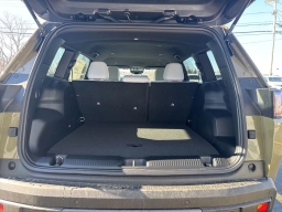 Jeep Cherokee Laredo 4x4 2026