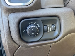 Ram 2500 Laramie 4x4 Crew Cab 8' Box 2026