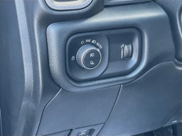 Ram 2500 Tradesman 4x4 Crew Cab 8' Box 2026