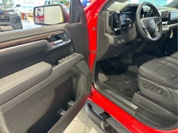 Chevrolet Silverado 1500 LT 4WD Crew Cab 147" 2026