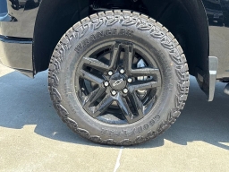 Chevrolet Silverado 1500 Custom Trail Boss 4WD Crew Cab 147" 2026