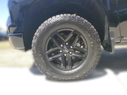 Chevrolet Silverado 1500 Custom Trail Boss 4WD Crew Cab 157" 2026