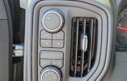 Chevrolet Silverado 1500 Custom Trail Boss 4WD Crew Cab 147" 2026