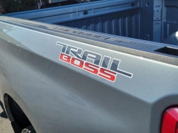 Chevrolet Silverado 1500 Custom Trail Boss 4WD Crew Cab 147" 2026