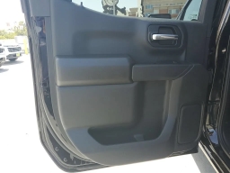 Chevrolet Silverado 1500 Custom Trail Boss 4WD Crew Cab 147" 2026