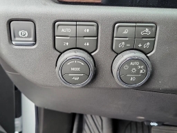 Chevrolet Silverado 1500 LT Trail Boss 4WD Crew Cab 147" 2026