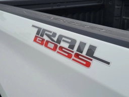 Chevrolet Silverado 1500 LT Trail Boss 4WD Crew Cab 147" 2026