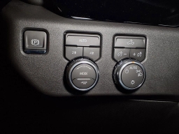 GMC Sierra 1500 SLE 4WD Crew Cab 157" 2026
