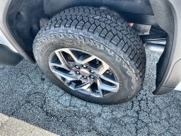 GMC Sierra 1500 SLT 4WD Crew Cab 157" 2026