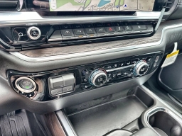 GMC Sierra 1500 SLT 4WD Crew Cab 147" 2026