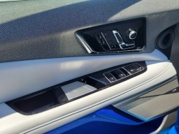 Cadillac OPTIQ Luxury 4dr w/1SC 2026