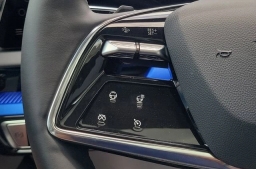 Cadillac OPTIQ Luxury 4dr w/1SC 2026