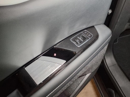 Cadillac OPTIQ Premium Luxury 4dr w/1SE 2026