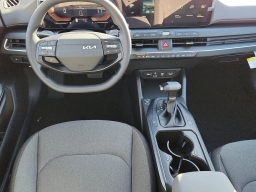 Kia K4 LXS FWD 2025