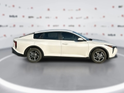 Kia K4 LXS Sedan 2026