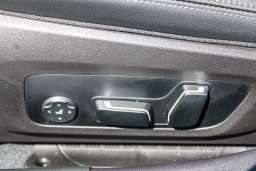 BMW 3 Series 330i NA Sedan 2026