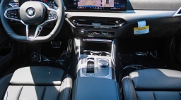 BMW 3 Series 330i NA Sedan 2026