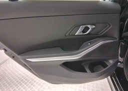 BMW 3 Series 330i NA Sedan 2026
