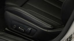 BMW 3 Series 330i NA xDrive Sedan 2026