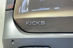 Nissan Kicks SV FWD 2026